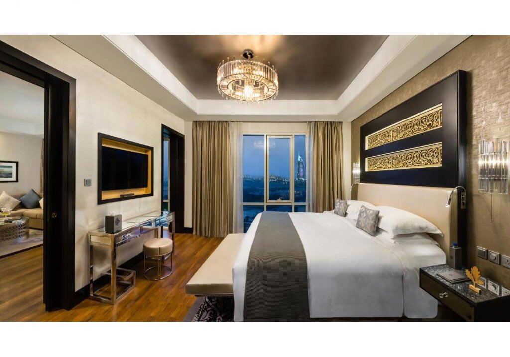 Turkey-Hilton-Hotel-Room-Set-Hampton-Solid-Wood-Baymont-Inn-Restauran-Furniture (3).jpg