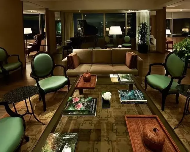 Classic Vintage Two-Tone Fabric Hotel Lounge Sofa Combination with Extra Long Glass Top Coffee Table