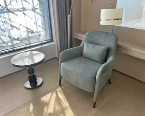 Modern Custom Linen Upholstered Hotel Accent Chair with Round Side Table